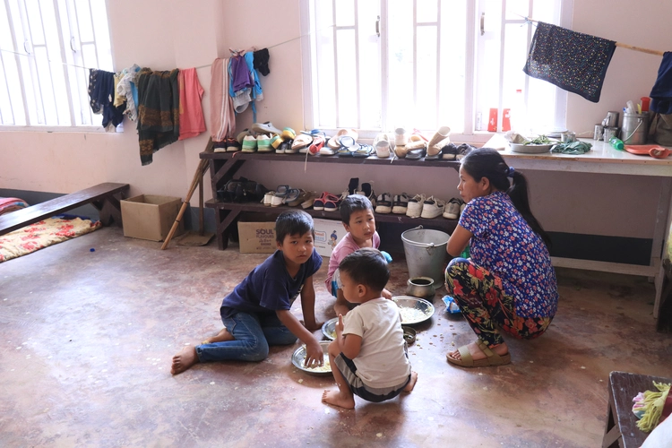 KUKI KHANGLAI LAWMPI RELIEF CENTRE 